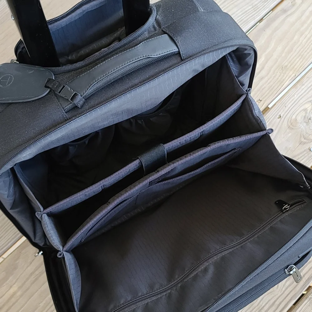 7/1  TUMI T TECH ROLLER